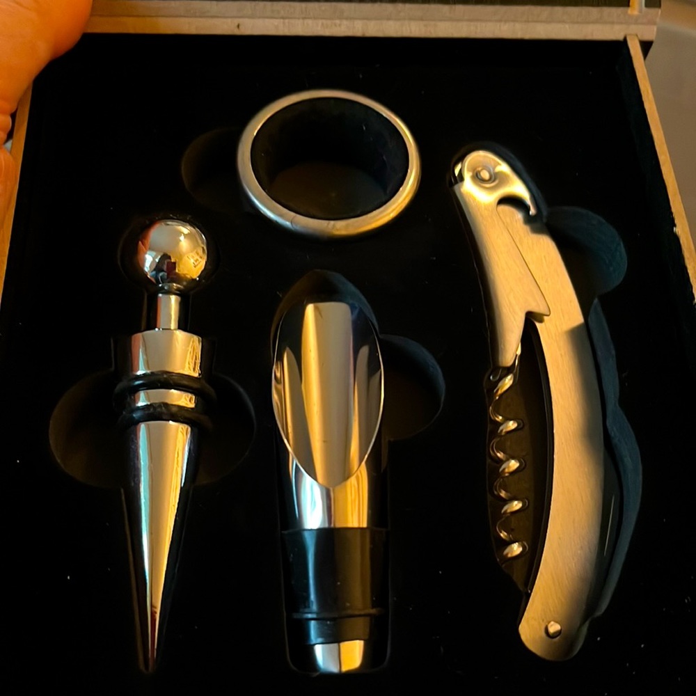 Set of wine utensils for the wine connoisseur.